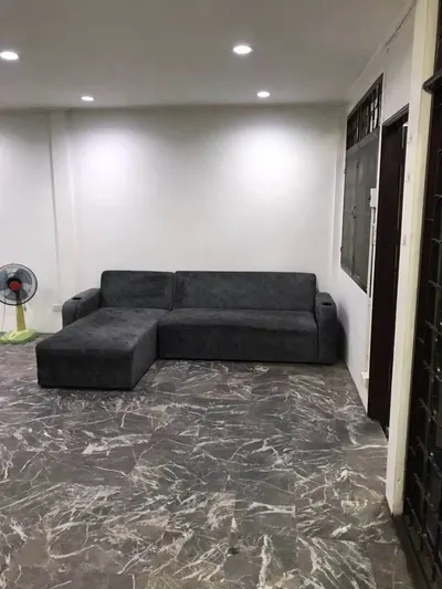 3-bed house for rent near MRT Huai Khwang, photo 2 of 5
