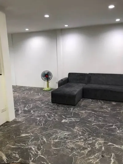 3-bed house for rent near MRT Huai Khwang, photo 4 of 5