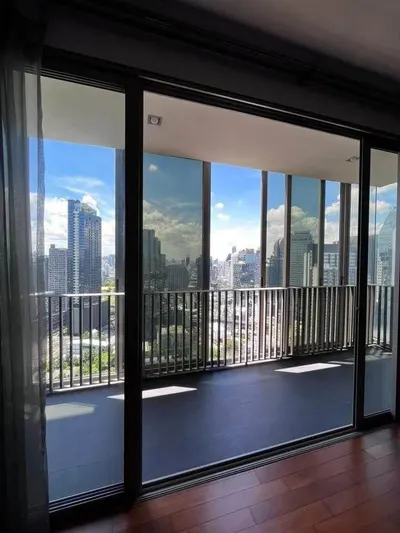 3-bed condo for rent at Ashton Morph 38, photo 2 of 5