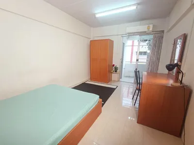 Chambre à louer près de la station MRT Lat Phrao 101, photo 4 sur 5