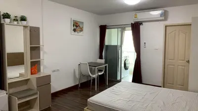 Studio condo for rent near MRT Huai Khwang, photo 4 of 4
