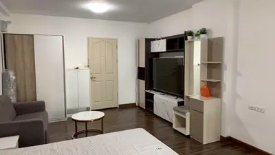 Studio condo for rent near MRT Huai Khwang, photo 3 of 4