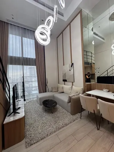 The Lofts Silom by Raimon Land的1房公寓出租，第1张，共5张