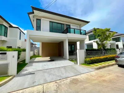 3-bed house for sale near BTS Bang Na, photo 1 of 5