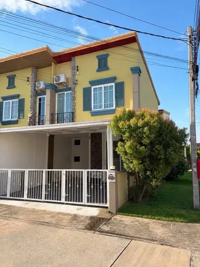 3-bed townhouse for sale at Golden Town Onnut-Pattanakan, photo 1 of 5