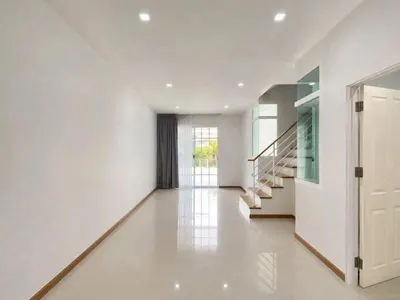 3-bed townhouse for sale at Golden Town Onnut-Pattanakan, photo 2 of 5