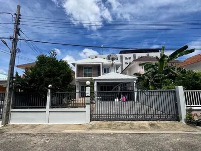 MRT 帕瓦那站附近的3房独栋住宅出租，第1张，共5张