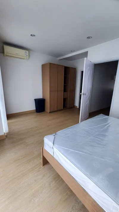 Villette city pattanakarn 38の4ベッドルーム一戸建て（賃貸）、写真2/5