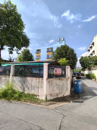 MRT 外环路兰英他站附近的公寓楼出售，第4张，共5张