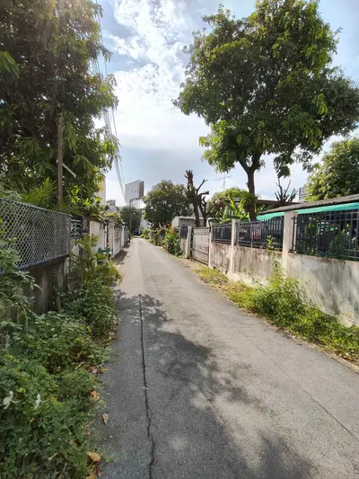 MRT 外环路兰英他站附近的公寓楼出售，第5张，共5张