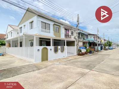Maison de ville 3 chambres à vendre près de la station ARL Lat Krabang, photo 2 sur 5