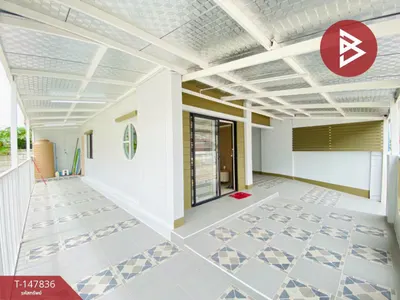 Maison de ville 3 chambres à vendre près de la station ARL Lat Krabang, photo 4 sur 5