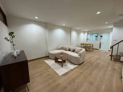 Maison de ville 2 chambres à vendre près de la station MRT Lat Phrao 83, photo 5 sur 5