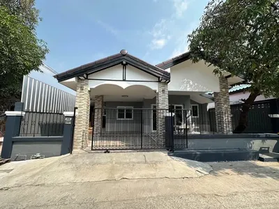 4-bed house for rent in Saphan Sung, photo 1 of 5