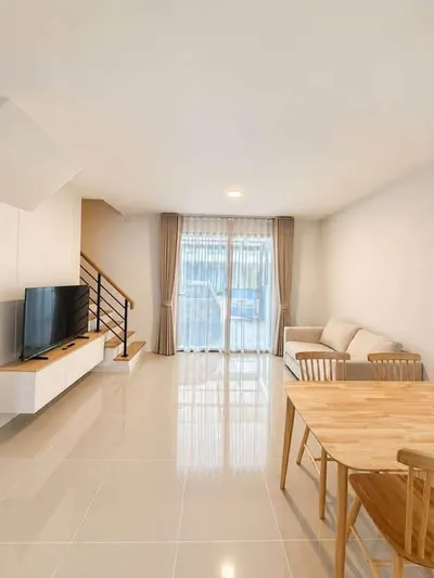 Maison de ville 3 chambres à louer à Pleno Sukhumvit-Bangna 2, photo 1 sur 5
