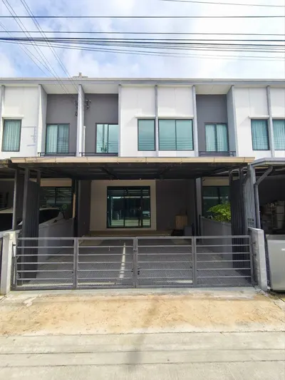 Pleno Ladprao Serithaiの3ベッドルームタウンハウス（賃貸）、写真1/5