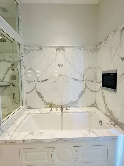 2-bed condo for rent at 98 Wireless, photo 7 of 7