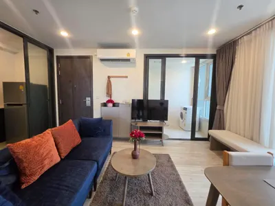 2-bed condo for rent near MRT Huai Khwang, photo 1 of 15