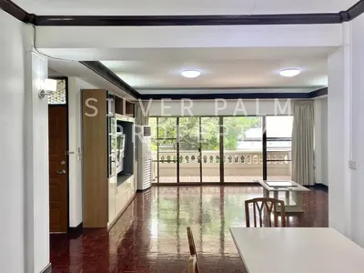 3-bed apartment for rent near BTS Phrom Phong, photo 3 of 5