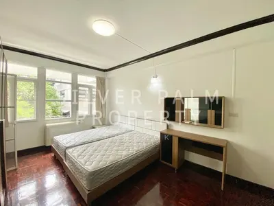 3-bed apartment for rent near BTS Phrom Phong, photo 2 of 5