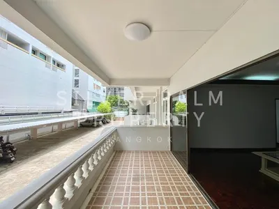 3-bed apartment for rent near BTS Phrom Phong, photo 1 of 5