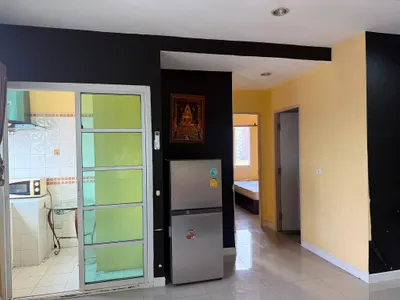 2-bed condo for rent near MRT Huai Khwang, photo 2 of 5