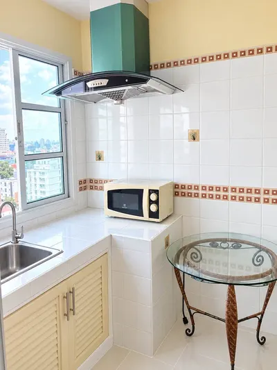 2-bed condo for rent near MRT Huai Khwang, photo 5 of 5