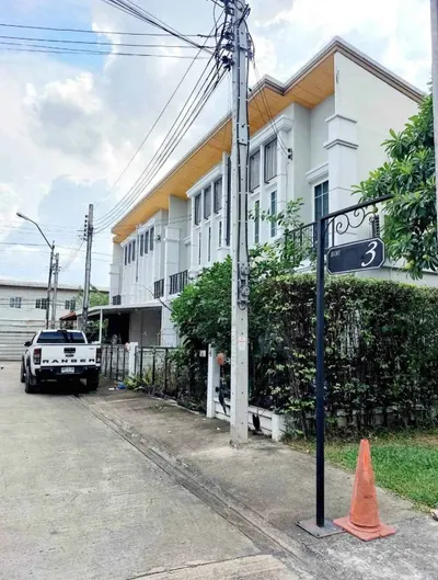 โกลเด้น ทาวน์ รามอินทรา-คู้บอน Golden Town Ramintra-Khubon的4房独栋住宅出租，第2张，共5张