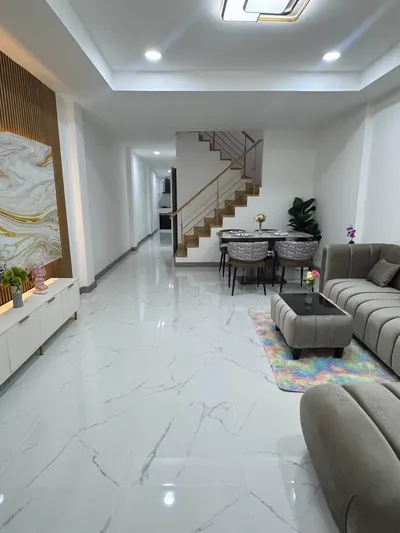 Maison de ville 6 chambres à vendre près de la station MRT Lat Phrao 83, photo 2 sur 4