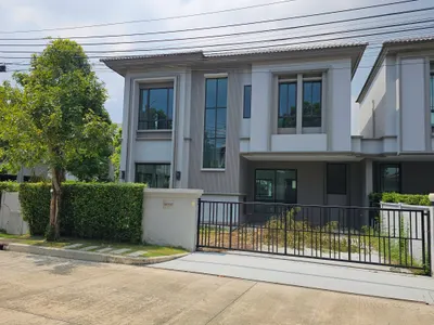 House for sale at Baan Klang Muang Classe Ekkamai-Ramintra, photo 2 of 5
