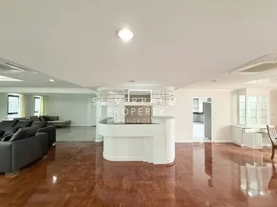 Appartement 3 chambres à louer près de la station BTS Phrom Phong, photo 2 sur 5