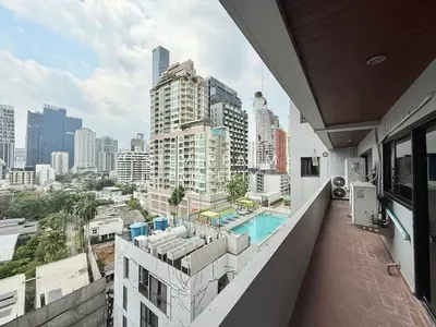 Appartement 3 chambres à louer près de la station BTS Phrom Phong, photo 4 sur 5