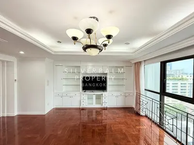 Appartement 3 chambres à louer près de la station BTS Phrom Phong, photo 1 sur 5