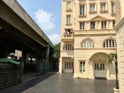 Commercial space for rent near MRT Huai Khwang, photo 2 of 3