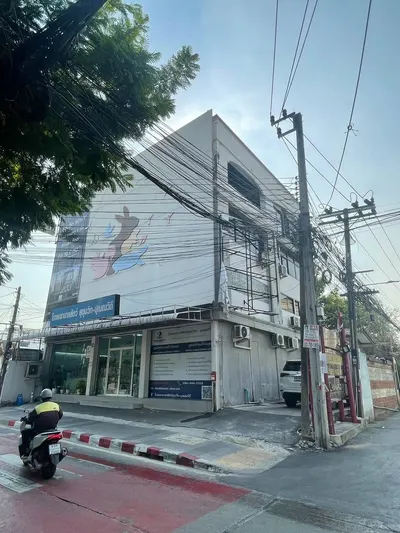 Local commercial à vendre près de la station MRT Sukhumvit, photo 2 sur 5