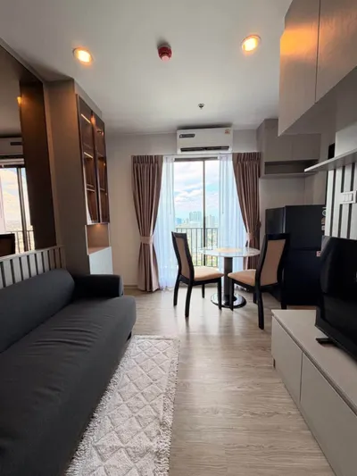 Regent Home Wutthakat Building B的1房公寓出租，第1张，共5张
