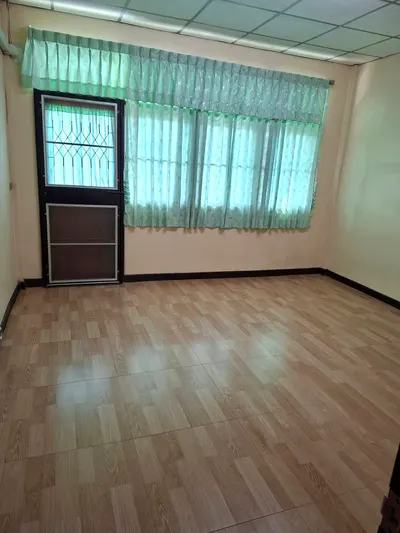 2-bed townhouse for rent near MRT Wong Sawang, photo 2 of 5
