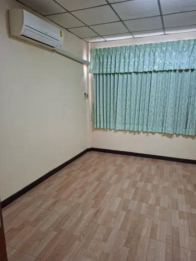 2-bed townhouse for rent near MRT Wong Sawang, photo 1 of 5