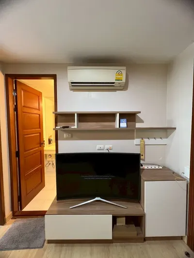 Condo for rent near MRT Huai Khwang, photo 4 of 5