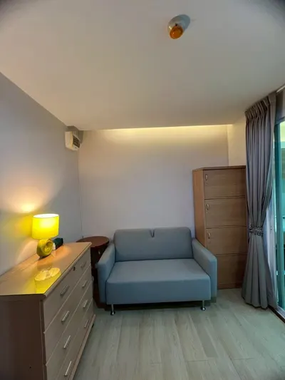 Condo for rent near MRT Huai Khwang, photo 3 of 5
