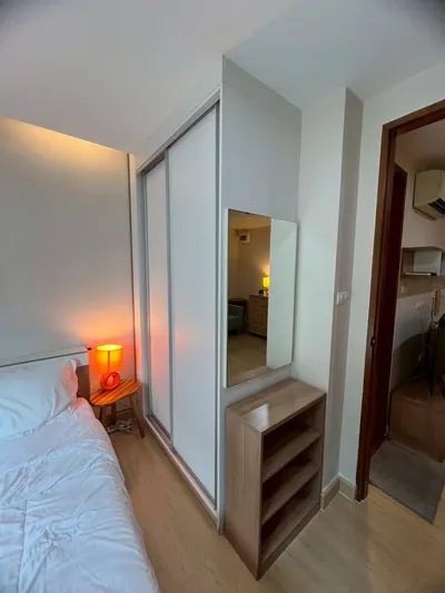 Condo for rent near MRT Huai Khwang, photo 2 of 5