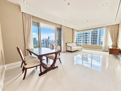 3-bed condo for sale near MRT Si Lom, photo 1 of 5