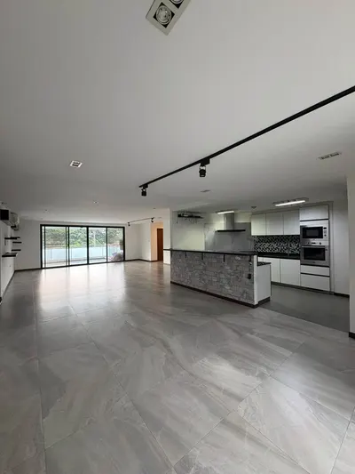 2-bed condo for sale near BTS Bang Na, photo 1 of 5