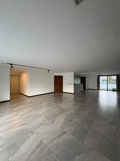 2-bed condo for sale near BTS Bang Na, photo 2 of 5