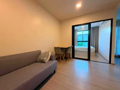 1-bed condo for rent near MRT Huai Khwang, photo 1 of 5