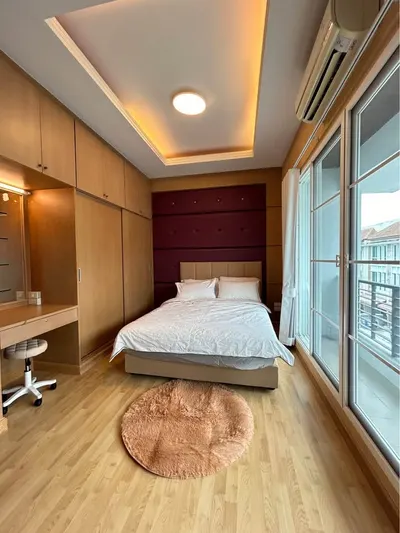 3-bed townhouse for rent at Baan Klang Muang S-Sense Rama 9-Ladprao, photo 4 of 5