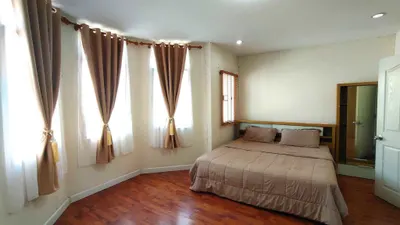Maison de ville 3 chambres à louer près de la station BTS Bang Na, photo 5 sur 5