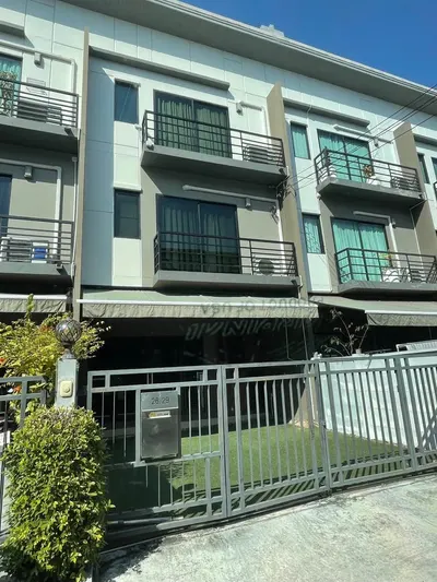 2-bed townhouse for sale near MRT Khu Bon, photo 1 of 5