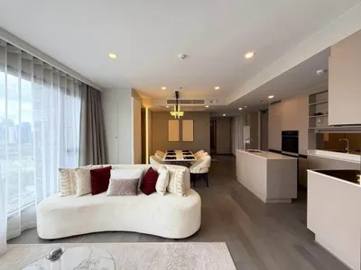 3-bed condo for rent near MRT Khlong Toei, photo 3 of 5
