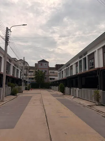 3-bed townhouse for rent near BTS Saphan Mai, photo 2 of 5